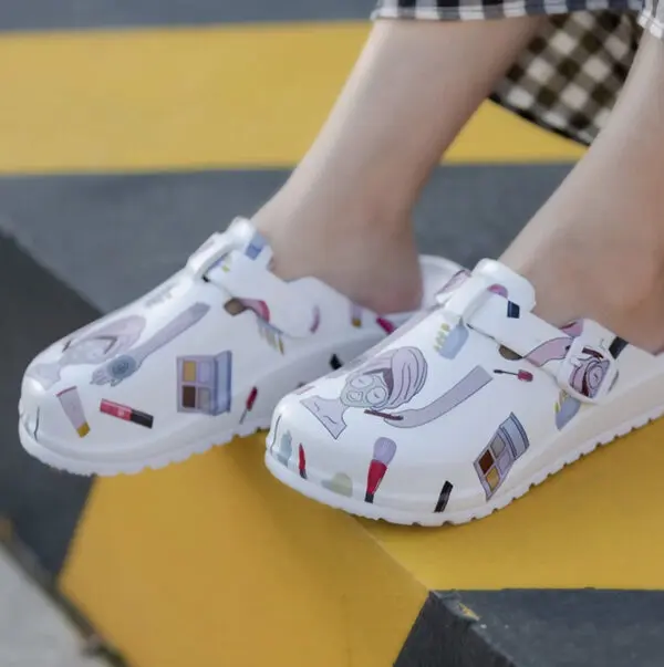 High Quality Nursing Medical Stuff Printing Clogs Nurse Shoes Breathable Nurse Clogs - Image 2